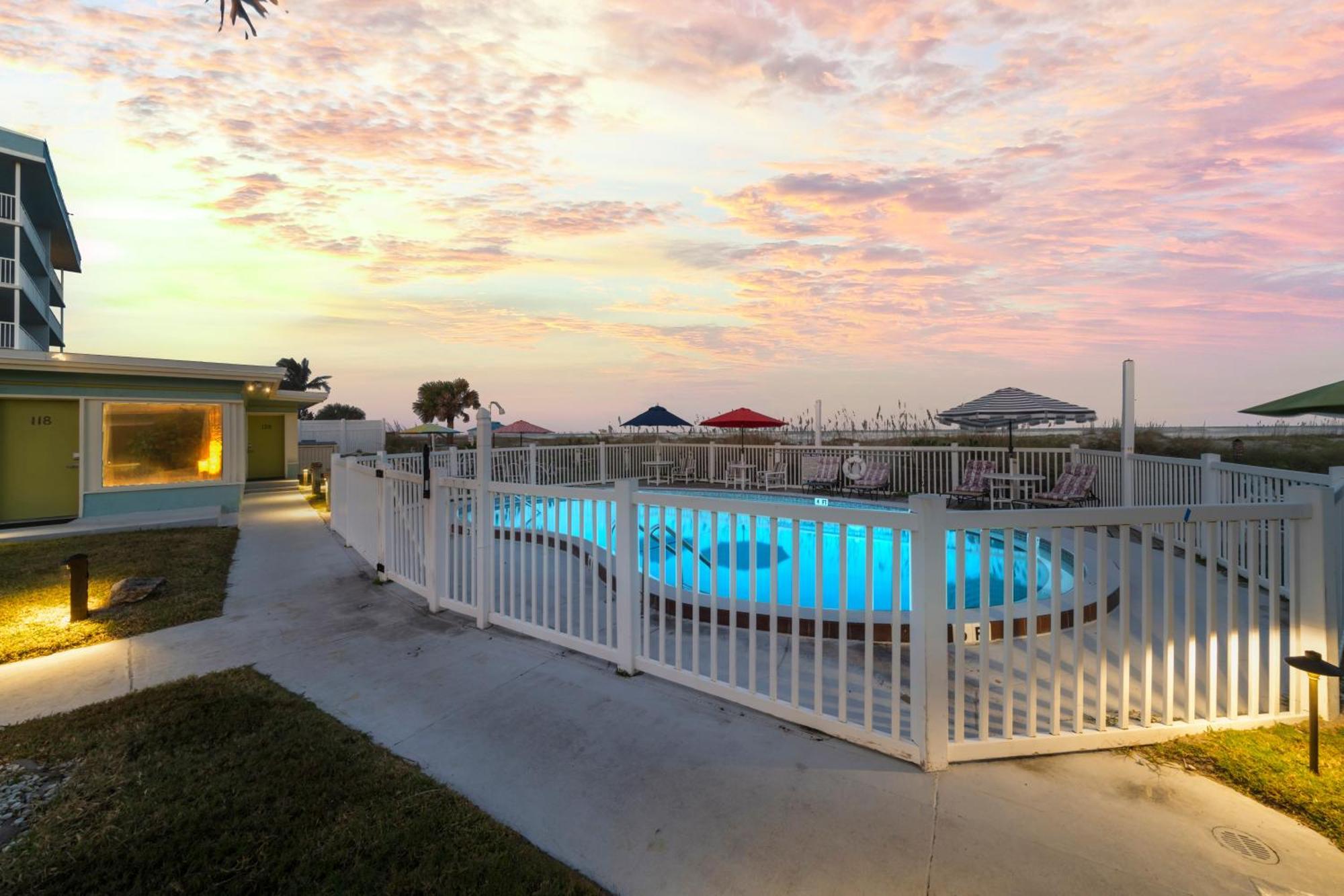 Apartment Unit 104 - 1br Unit Wheated Pool And Hot Tub