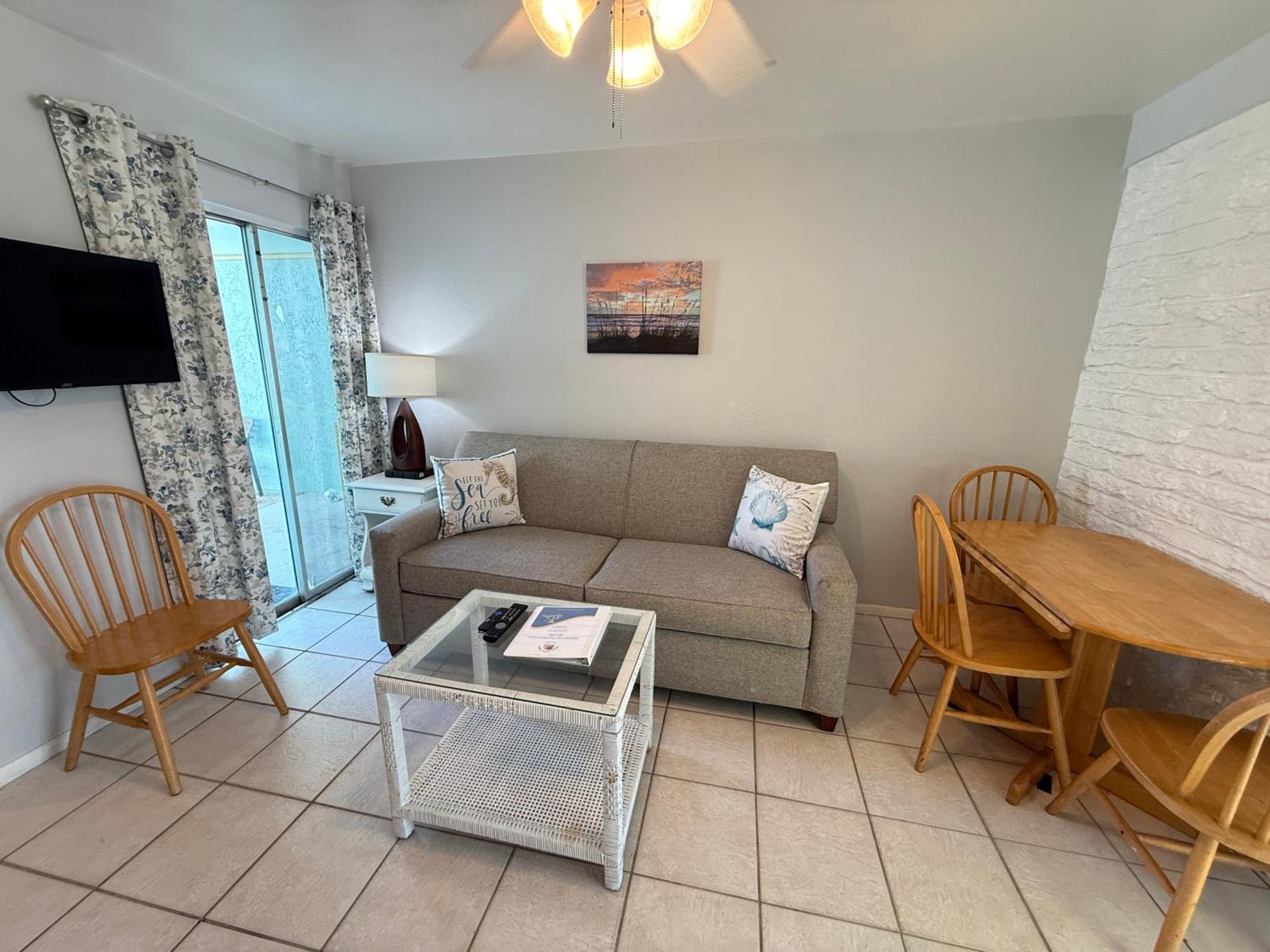 Unit 106 - 1br Unit Wheated Pool And Hot Tub Cocoa Beach