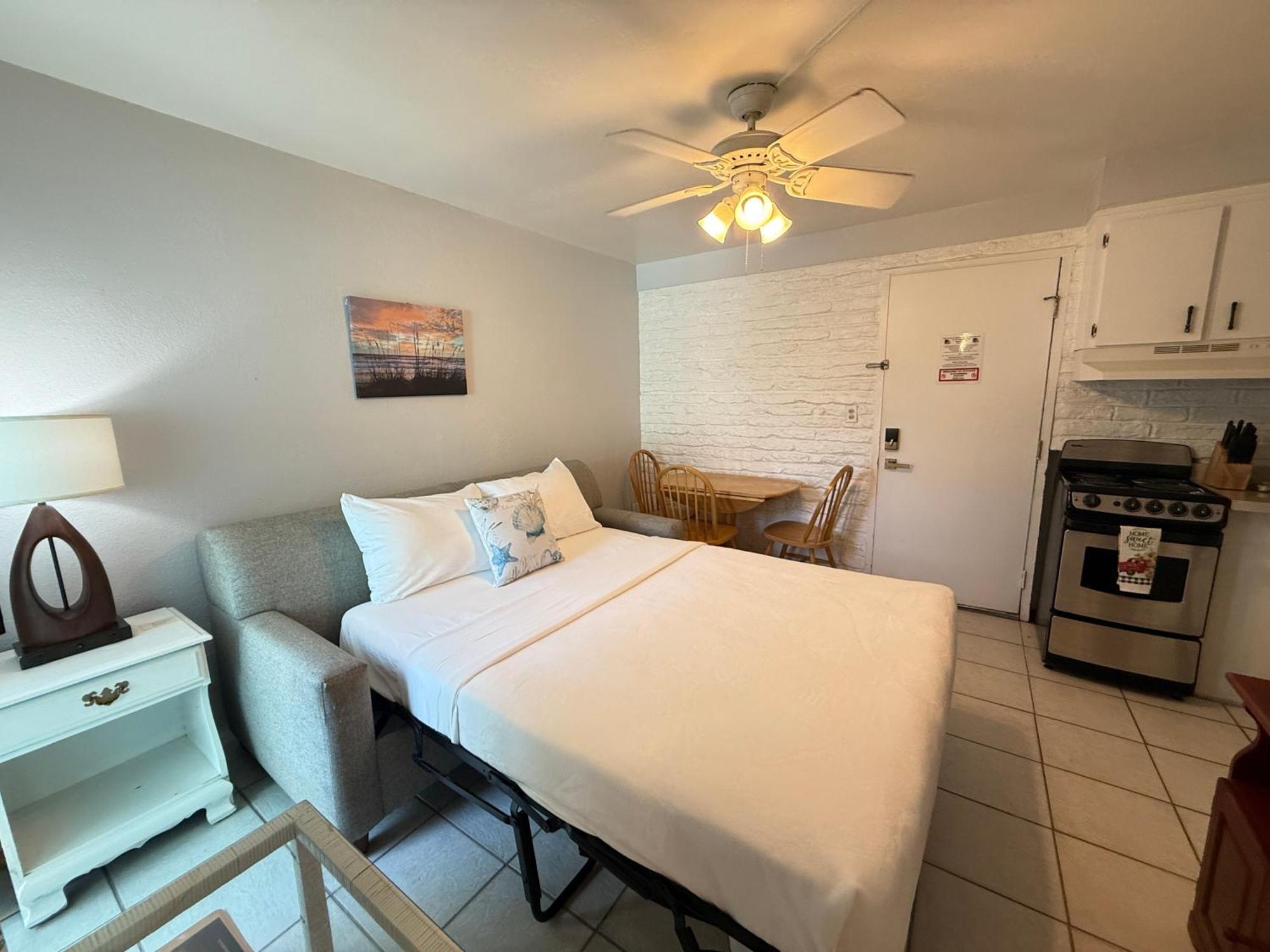 Unit 106 - 1br Unit Wheated Pool And Hot Tub *