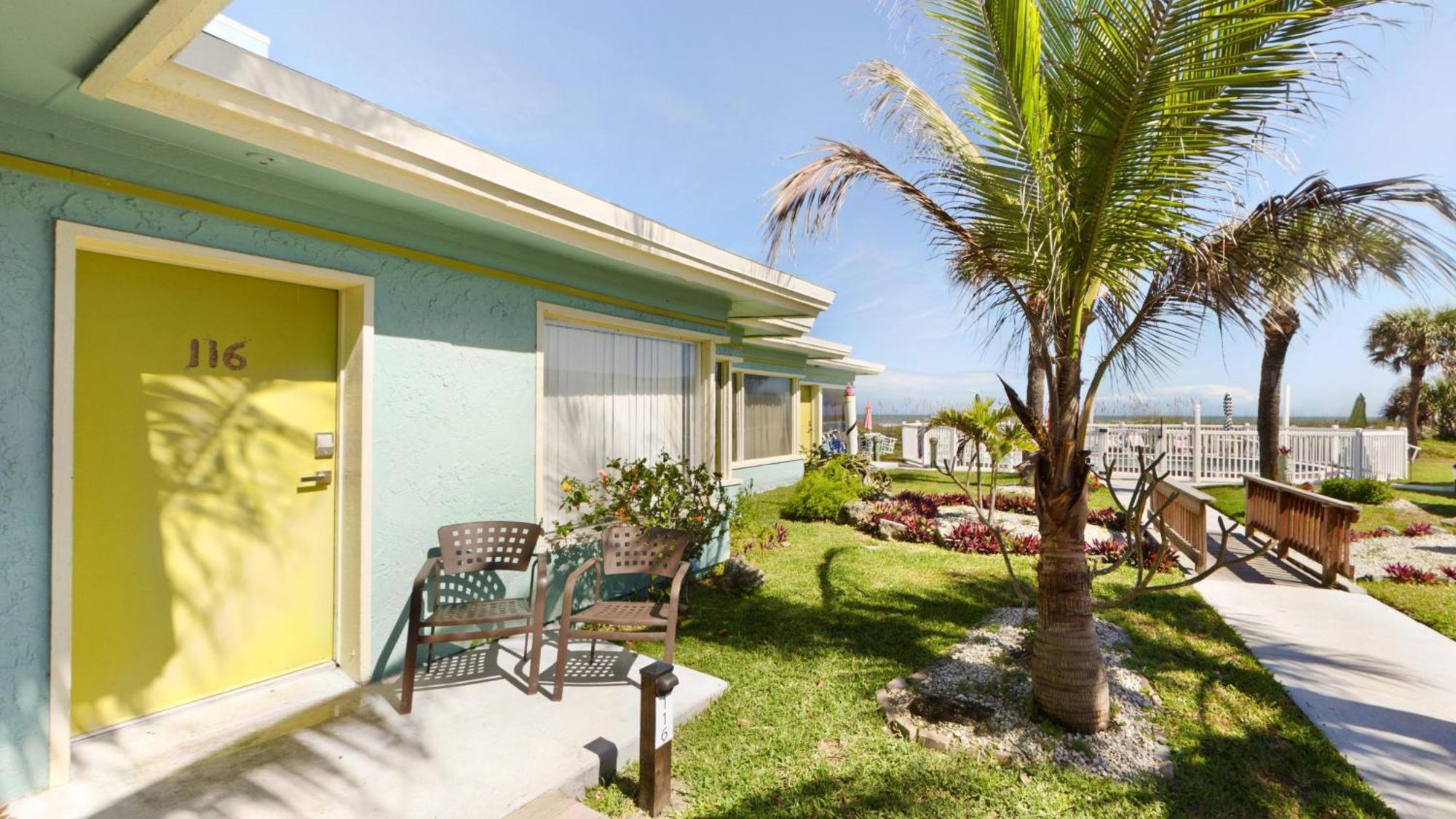Unit 116 Courtyard In Oceanfront Complex *