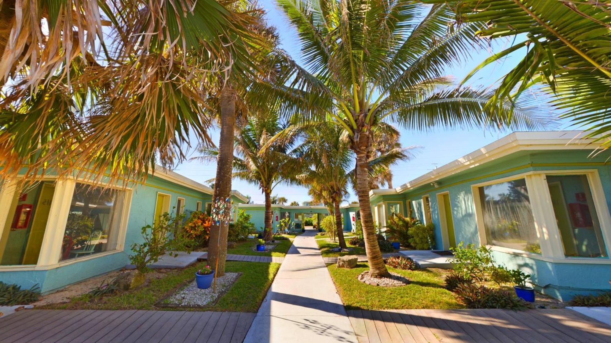Unit 119 Direct Oceanfront Views 2br Heated Pool Holiday home Cocoa Beach