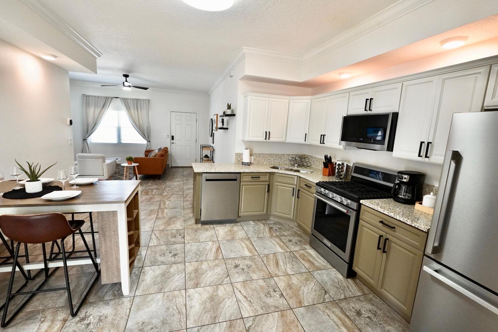 Luxury 2bd 2bth 5