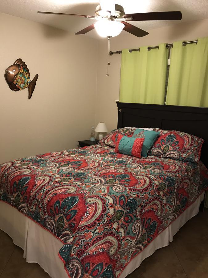 Tropical Paradise At Diplomat Apartment