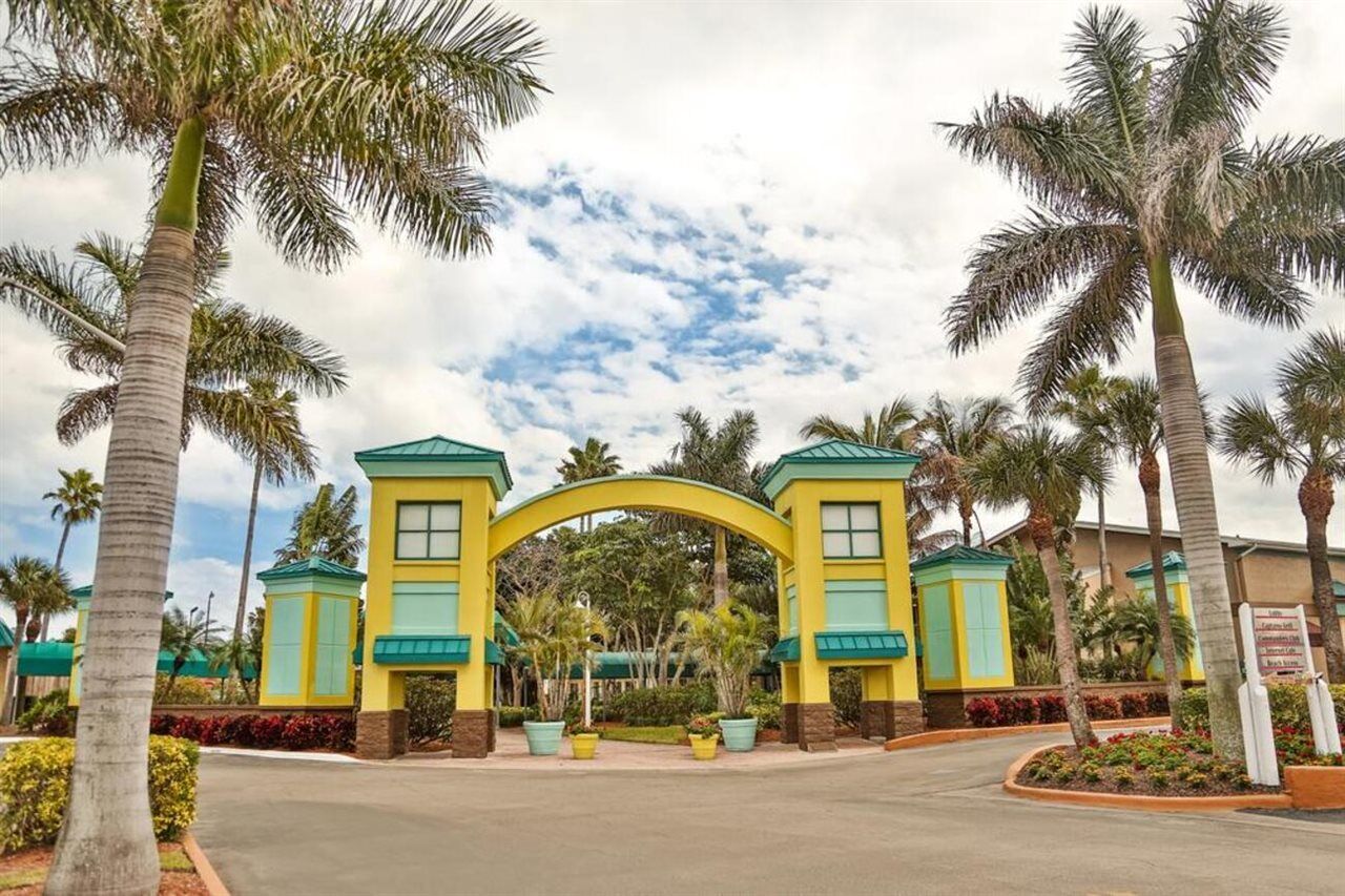 International Palms & Conference Center Cocoa Hotel