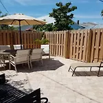 Hawaiian Cottage - Heated Pool Walk To The Beach