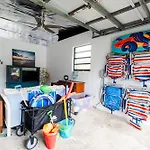 Beach House In Cocoa Beach - Steps To Beach - Game Room - Backyard With Grill - Playground