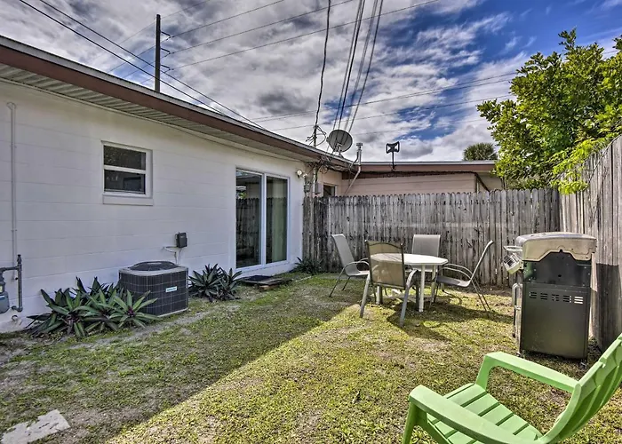 Sunny Cocoa Beach Home Walk To Sea And Attractions!