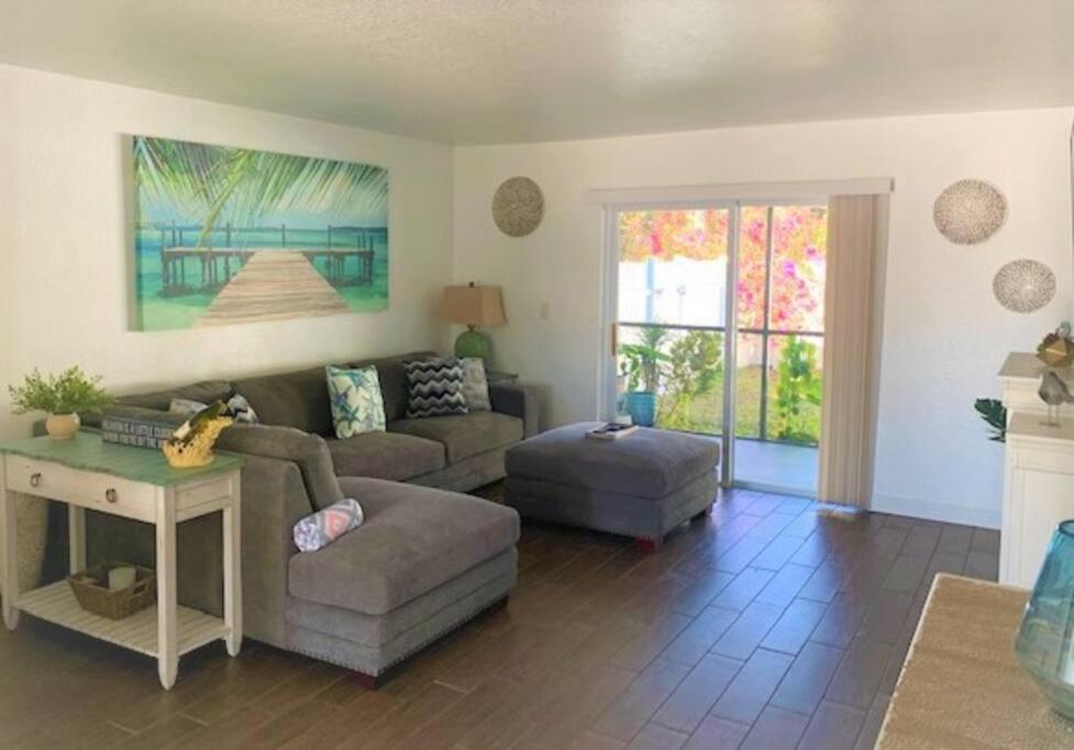 Beautiful Bright & Sparkling 2bed 1bath Retreat - Unit 212 Holiday home