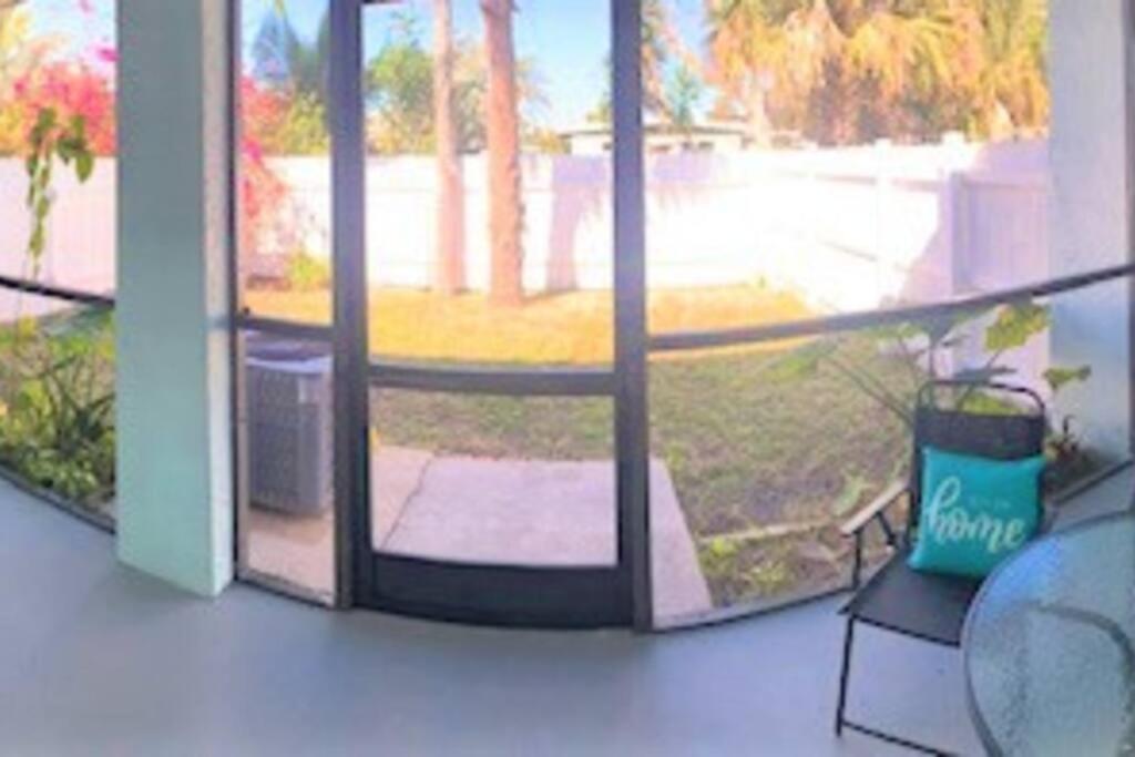Beautiful Bright & Sparkling 2bed 1bath Retreat - Unit 212