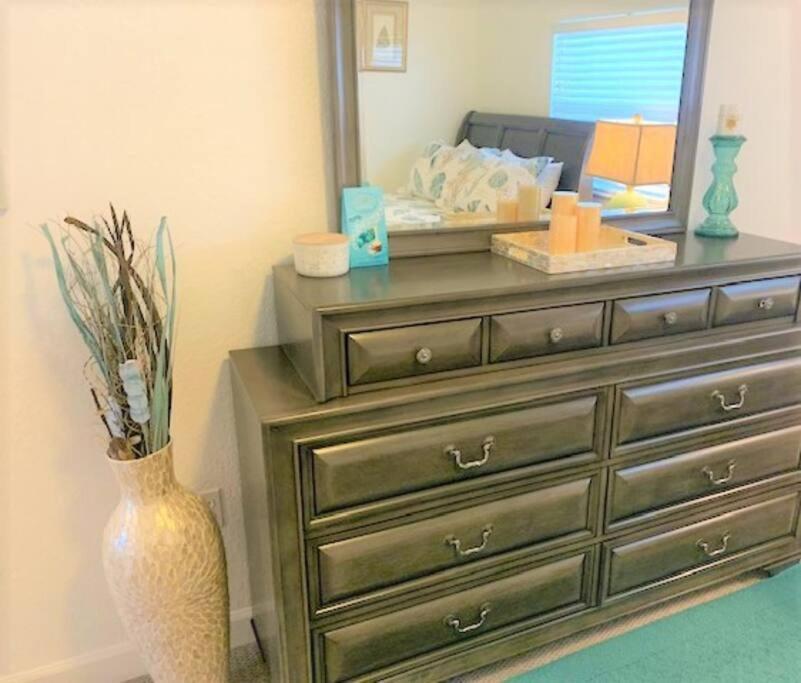 Beautiful Bright & Sparkling 2bed 1bath Retreat - Unit 212 *