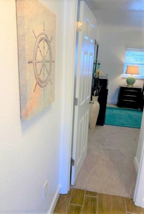 Beautiful Bright & Sparkling 2bed 1bath Retreat - Unit 212 Holiday home