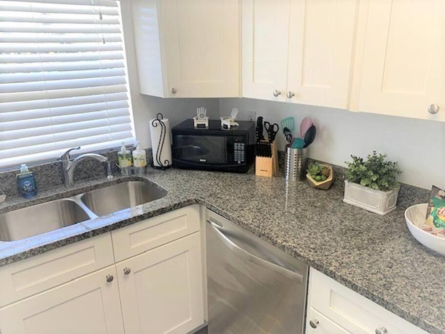 Beautiful Bright & Sparkling 2bed 1bath Retreat - Unit 212 Cocoa Beach