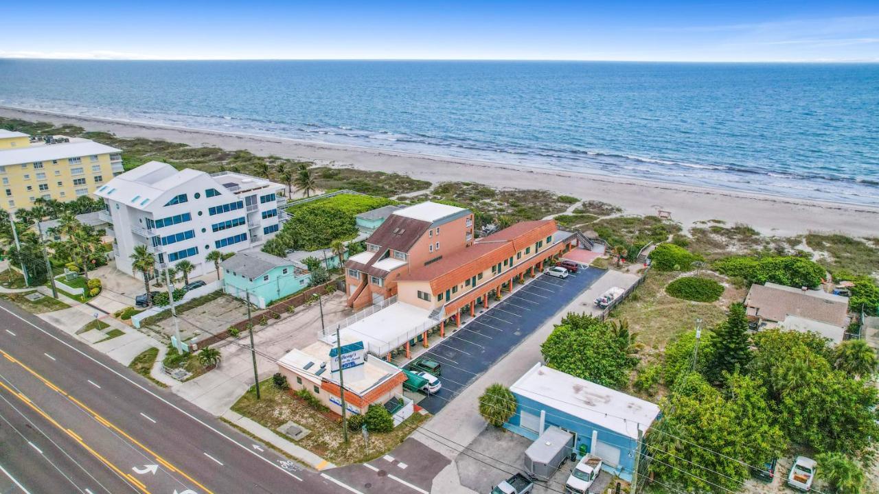 Anthony's On The 2* Cocoa Beach