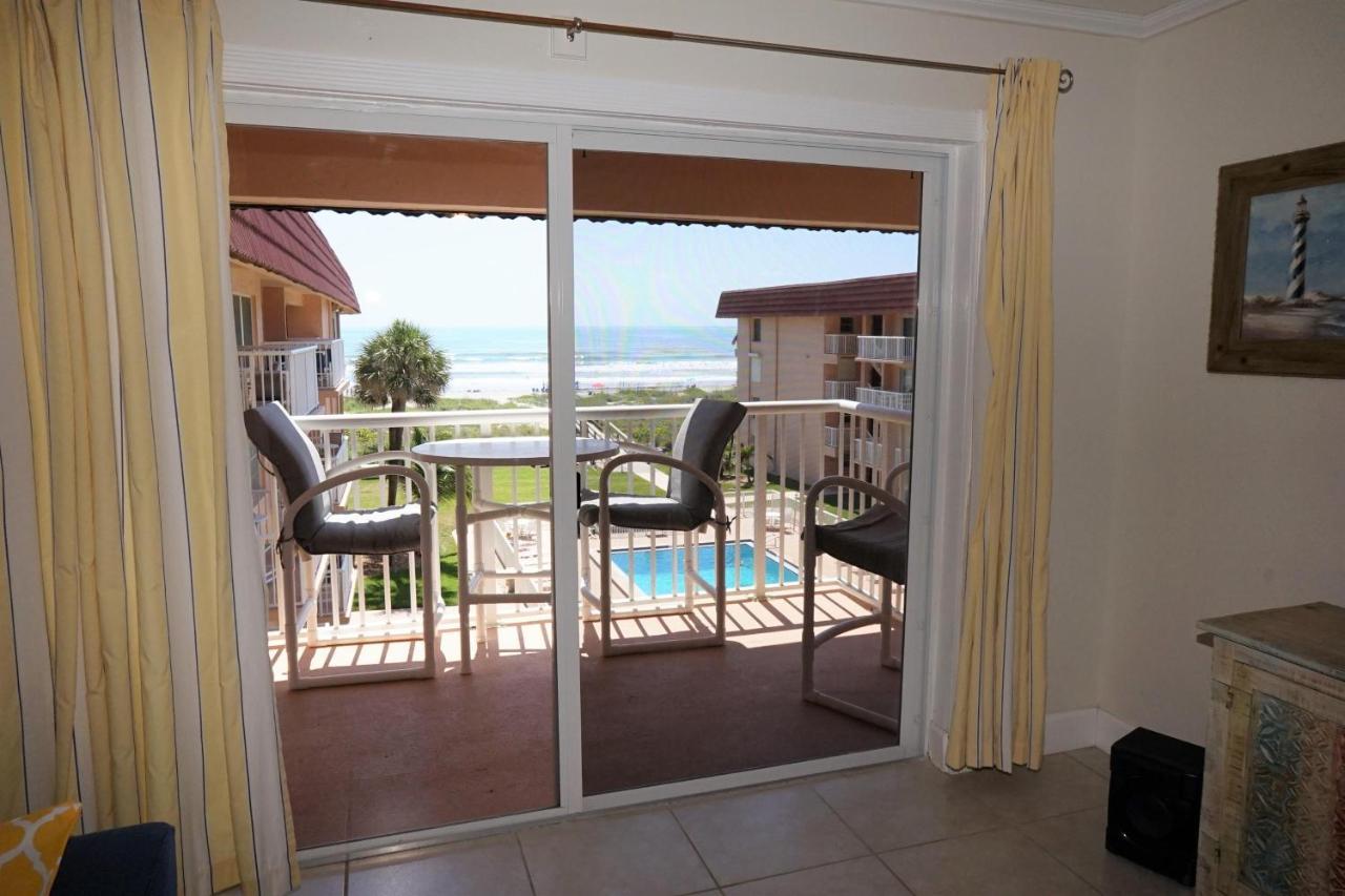 Holiday home Wow! Updated Oceanfront, Pool Front Spanish Main 45!