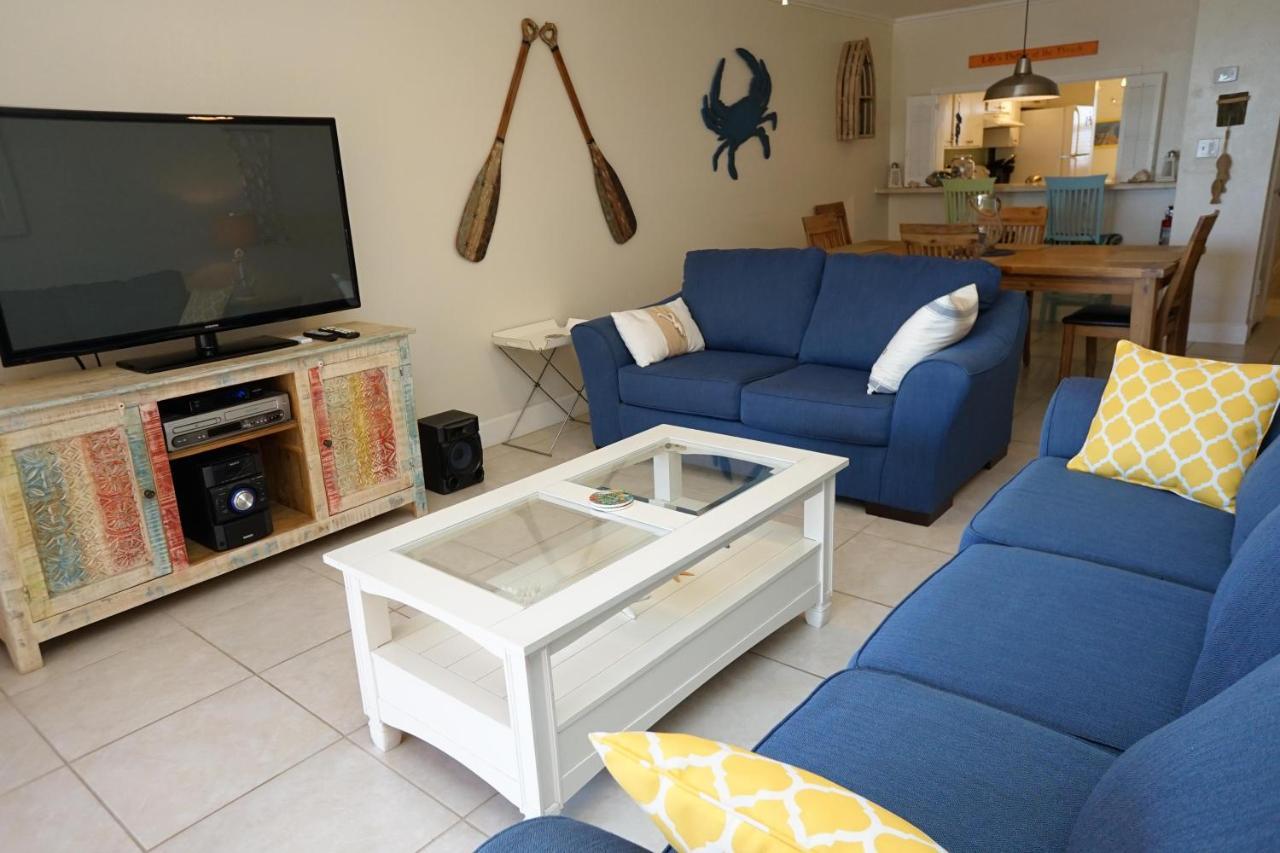 Wow! Updated Oceanfront, Pool Front Spanish Main 45! Holiday home