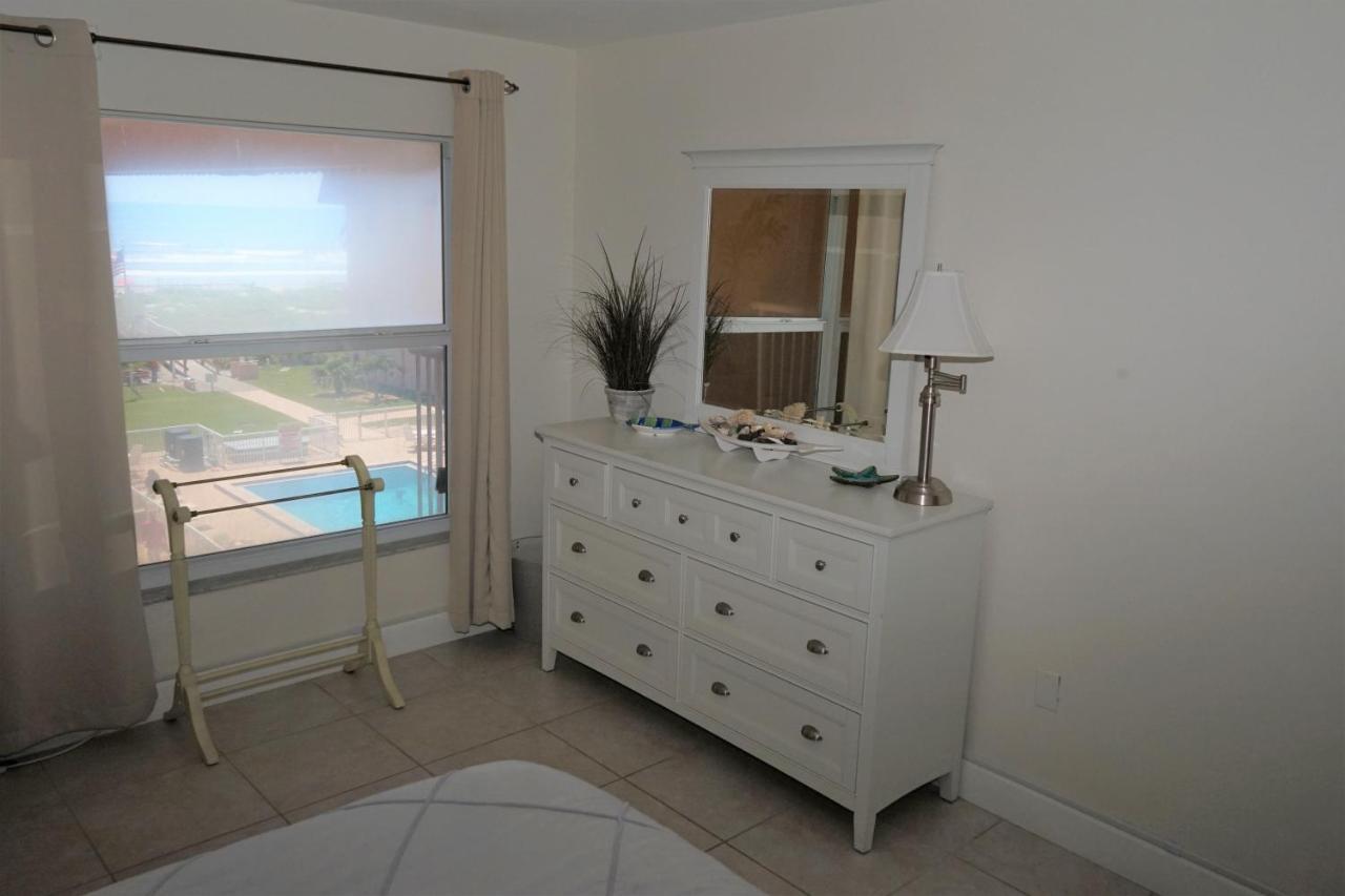 Holiday home Wow! Updated Oceanfront, Pool Front Spanish Main 45! Cocoa Beach
