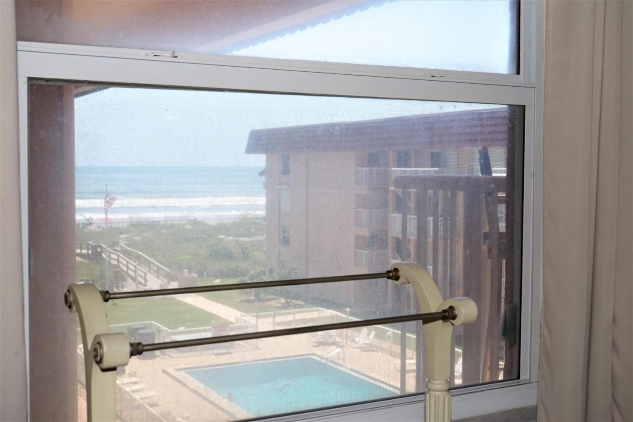 Holiday home Wow! Updated Oceanfront, Pool Front Spanish Main 45! Cocoa Beach