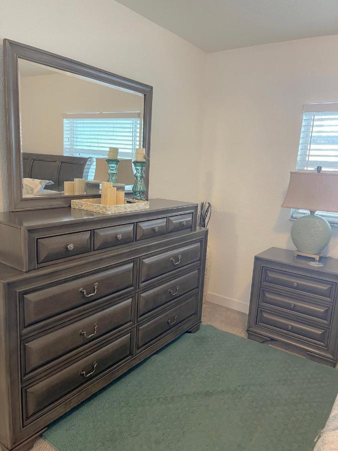 Beautiful Bright & Sparkling 2bed 1bath Retreat - Unit 212 *