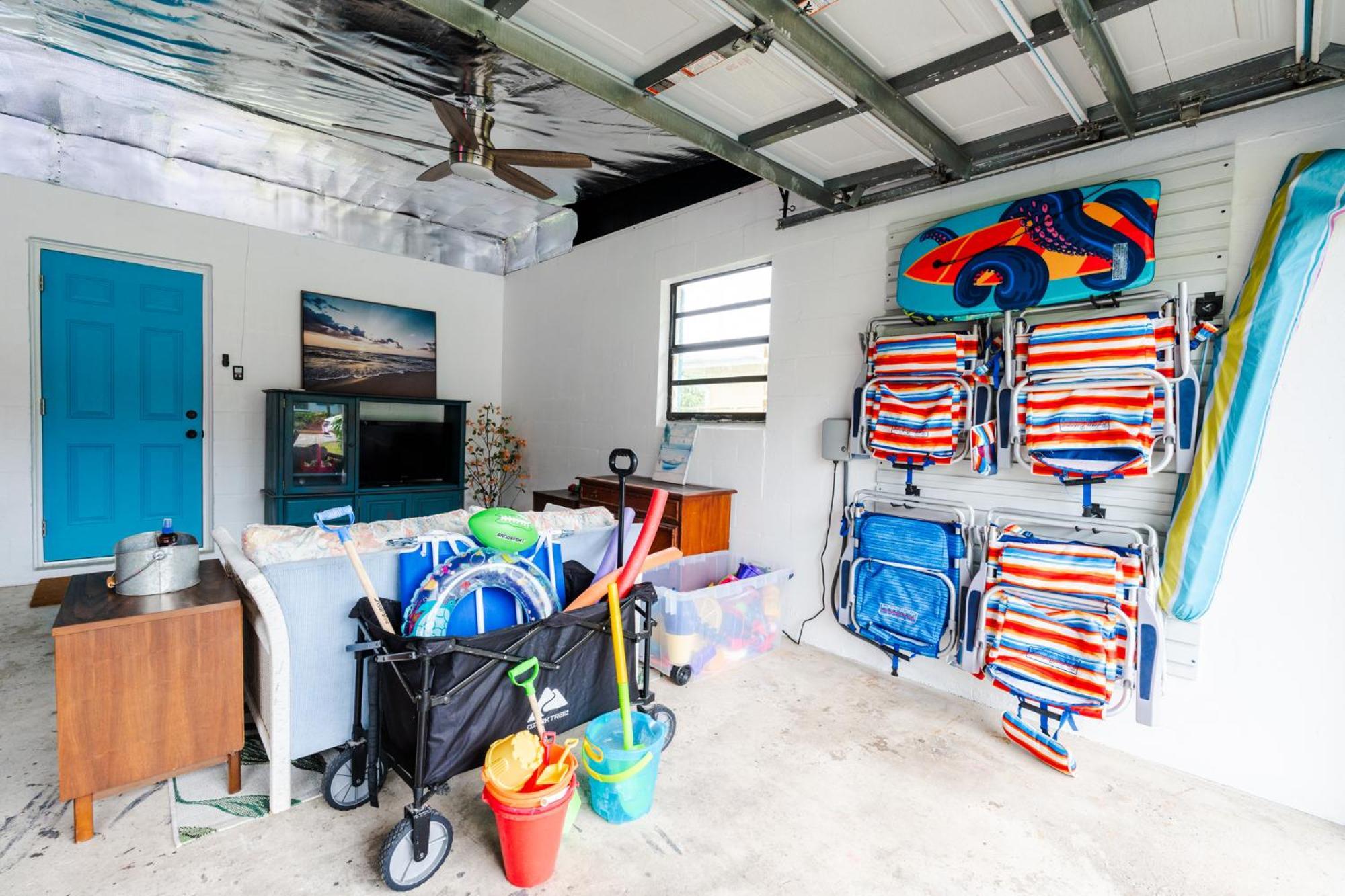 Holiday home Beach House In Cocoa Beach - Steps To Beach - Game Room - Backyard With Grill - Playground