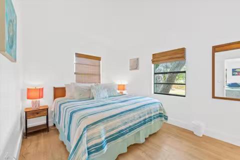 Beach House In Cocoa Beach - Steps To Beach - Game Room - Backyard With Grill - Playground * Cocoa Beach
